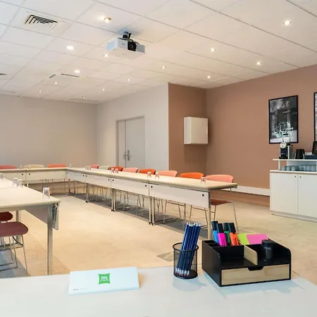 Ibis Styles Paris Porte D'orleans מונטרוג'